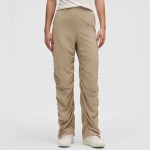 NWT Lululemon Dance Studio Slim-Fit High-Rise Flared Pant
Sheer Oak $118 MSRP